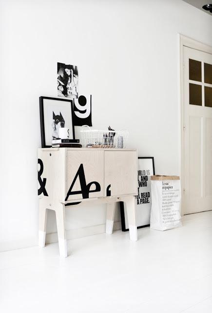 Sutileza en un interior puramente blanco. Diseño y composición. Sutileza en un interior puramente blanco. Diseño y composición.