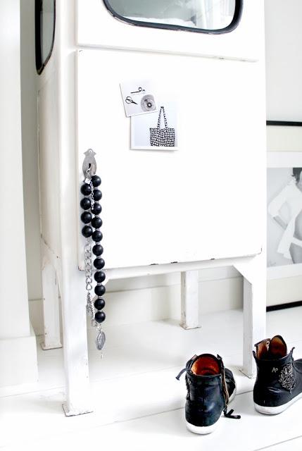 Sutileza en un interior puramente blanco. Diseño y composición. Sutileza en un interior puramente blanco. Diseño y composición.