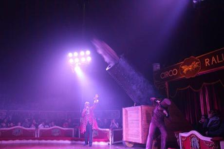 Circo Raluy. Un circo de toda la vida. hombre bala circo Raluy