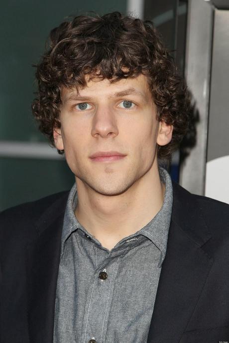 Jesse Eisenberg y Jeremy Irons se incorporan al cast de Superman & Batman