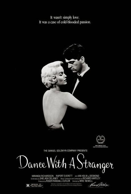 BAILAR CON UN EXTRAÑO BAILAR CON UN EXTRAÑO