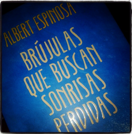 Brújulas que buscan sonrisas perdidas Brújulas que buscan sonrisas perdidas
