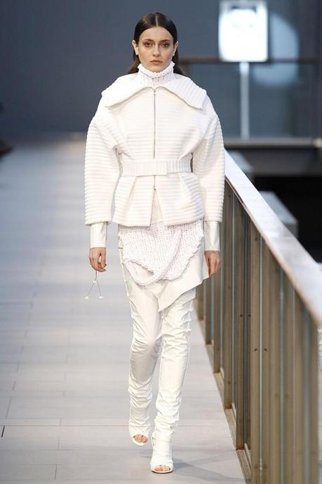 080 Barcelona Fashion Otoño Invierno 2014 15 txell miras bcn080 white 682x1024 080 Barcelona Fashion Otoño Invierno 2014 15