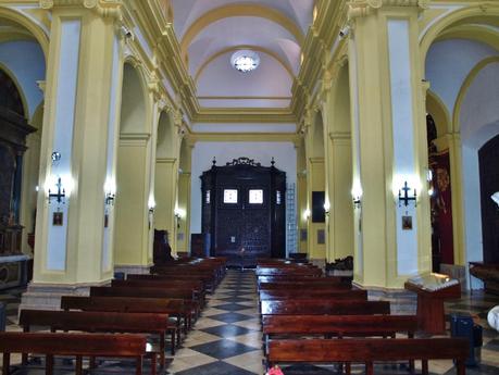 La Iglesia de San Ildefonso (7): naves y capillas.