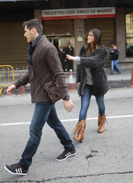 Iker y la carbonero saliendo del registro