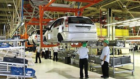 El Gobierno pide a las automotrices que equilibren su comercio exterior El Gobierno pide a las automotrices que equilibren su comercio exterior