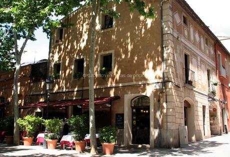 POR EL NÚCLEO ANTIGUO DEL BARRIO DE SARRIÀ POR EL NÚCLEO ANTIGUO DEL BARRIO DE SARRIÀ