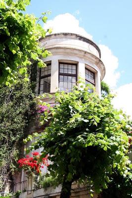 POR EL NÚCLEO ANTIGUO DEL BARRIO DE SARRIÀ POR EL NÚCLEO ANTIGUO DEL BARRIO DE SARRIÀ