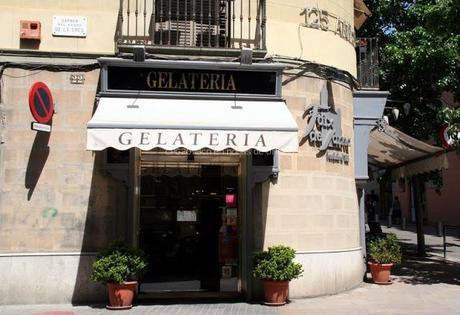 POR EL NÚCLEO ANTIGUO DEL BARRIO DE SARRIÀ POR EL NÚCLEO ANTIGUO DEL BARRIO DE SARRIÀ