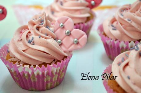 Cupcakes de Fresa súper jugosos con buttercream de Fresa Cupcakes de Fresa súper jugosos con buttercream de Fresa