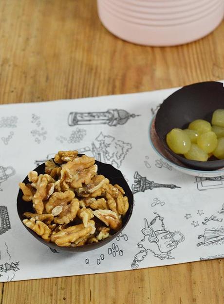 Piruletas variadas de chocolate y cuencos dulces para tu mesa Piruletas variadas de chocolate y cuencos dulces para tu mesa