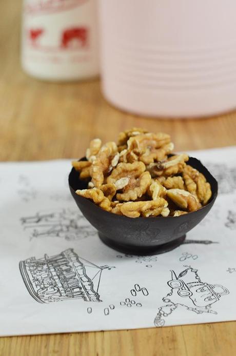 Piruletas variadas de chocolate y cuencos dulces para tu mesa Piruletas variadas de chocolate y cuencos dulces para tu mesa