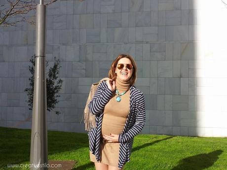 Look (premama o embarazada) con vestido camel y chaqueta marinera Look premamá con vestido camel y chaqueta marinera (12)