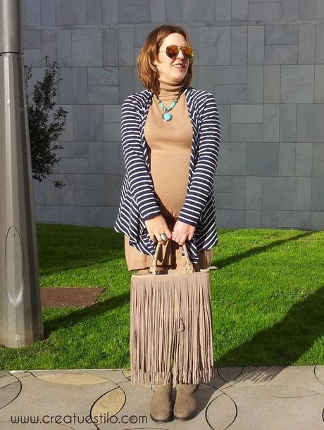 Look (premama o embarazada) con vestido camel y chaqueta marinera Look premamá con vestido camel y chaqueta marinera (9)
