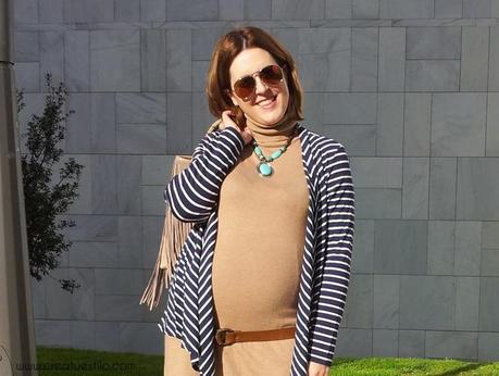 Look (premama o embarazada) con vestido camel y chaqueta marinera Look premamá con vestido camel y chaqueta marinera (11)
