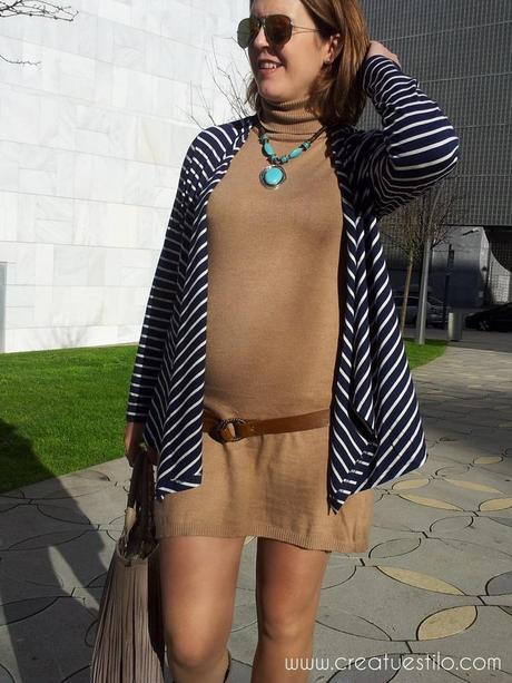 Look (premama o embarazada) con vestido camel y chaqueta marinera Look premamá con vestido camel y chaqueta marinera (9)