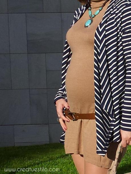 Look (premama o embarazada) con vestido camel y chaqueta marinera Look premamá con vestido camel y chaqueta marinera (9)