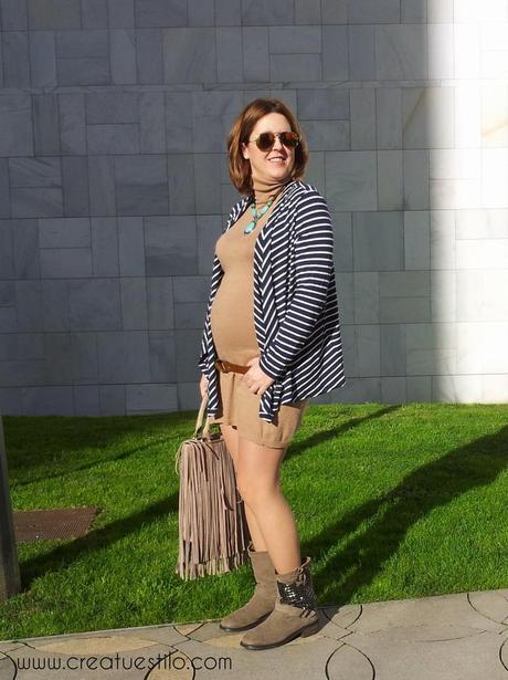 Look (premama o embarazada) con vestido camel y chaqueta marinera Look premamá con vestido camel y chaqueta marinera (9)
