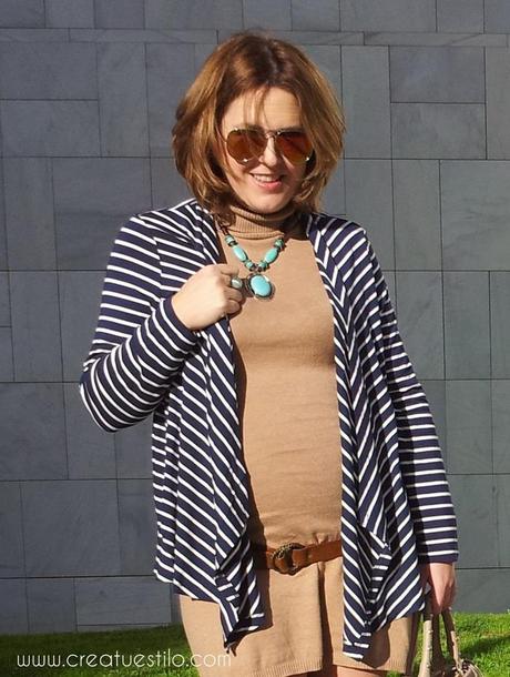Look (premama o embarazada) con vestido camel y chaqueta marinera Look premamá con vestido camel y chaqueta marinera (9)