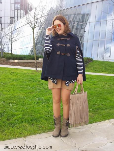 Look (premama o embarazada) con vestido camel y chaqueta marinera Look premamá con vestido camel y chaqueta marinera
