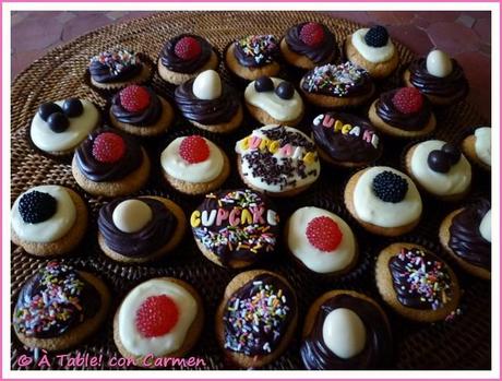 http://2.bp.blogspot.com/-1Dv57BIAhaE/TvnqRtM8otI/AAAAAAAAAcg/RrH1qDpXXes/s1600/aTcC_Mini+cupcakes+Fantasia+de+chocolate_00001.jpg