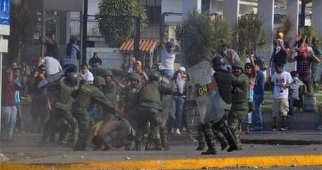 Protestan los estudiantes en Venezuela