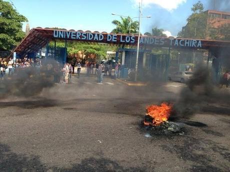 Protestan los estudiantes en Venezuela