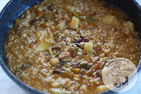 ARROZ CON PATATAS Y BACALAO – INTERPRETACIÓN LIBRE DE LA LUA ARROZ CON PATATAS Y BACALAO – INTERPRETACIÓN LIBRE DE LA LUA