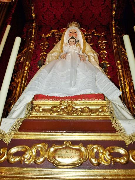 La Iglesia de San Ildefonso (12): el retablo de la Hermandad de los Satres.