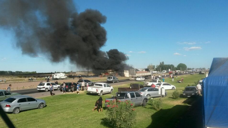 Hay 15 muertos por el choque de un micro y un camión en Mendoza Hay 15 muertos por el choque de un micro y un camión en Mendoza