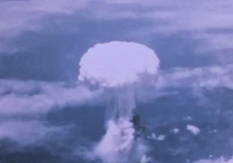 Video: Imágenes inéditas de la carga y la explosión de la bomba atómica sobre Nagasaki la-proxima-guerra-video-imagenes-ineditas-lanzamiento-carga-bomba-atomica-nagasaki-hiroshima