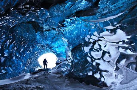 Las 15 cuevas más impresionantes del mundo Cueva de hielo glaciar Vatnaekyudl -Vatnaekyudl glaciar más grande de Europa. Su superficie es de 8.300 metros cuadrados. El espesor medio del hielo es de 500 metros.