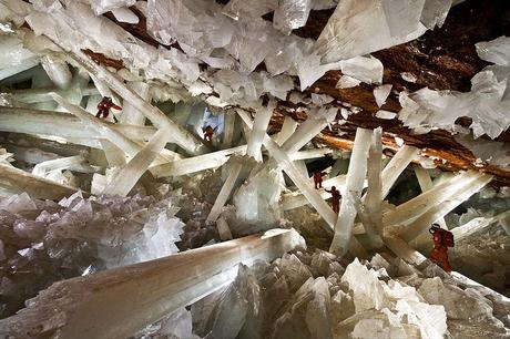Las 15 cuevas más impresionantes del mundo Cueva de cristales gigantes - Estos increíble cueva de la cueva de cristal (Cueva de los Cristales), situado en el desierto mexicano a 300 metros de profundidad. Cueva descubierta en 2000.