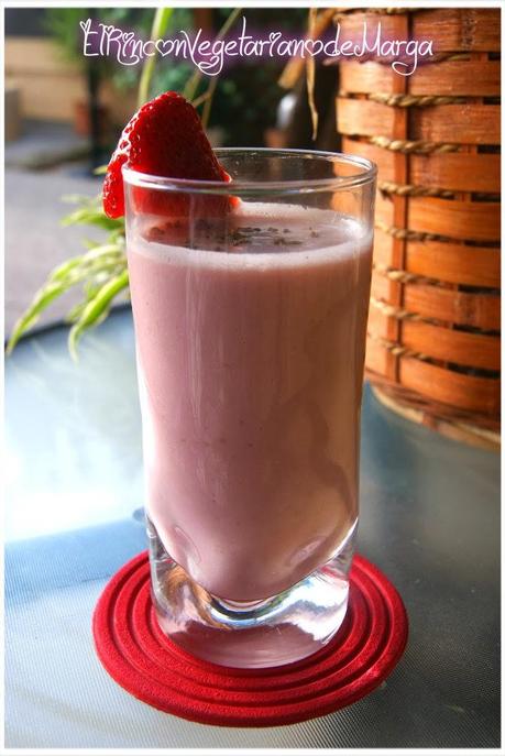 Batido de fresas y almendra Batido de fresas y almendra