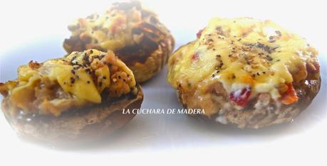 CHAMPIÑONES RELLENOS DE TRES FORMAS, CON ATUN, CON POLLO Y CON VERDURAS CHAMPIÑONES RELLENOS DE TRES FORMAS, CON ATUN, CON POLLO Y CON VERDURAS