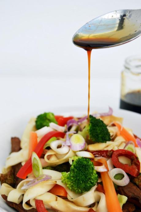 Pasta salteada con verduras y ternera teriyaki Pasta salteada con verduras y ternera teriyaki