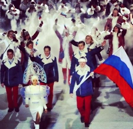 Irina Shayk desfiló orgullosa con la delegación rusa, en los Juegos de Invierno de Sochi