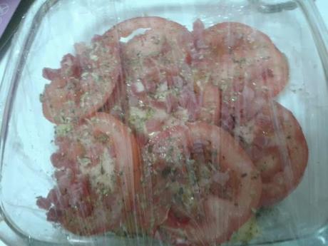 Gratinado de patatas y tomates con filete de trucha asalmonada a la plancha (microondas)