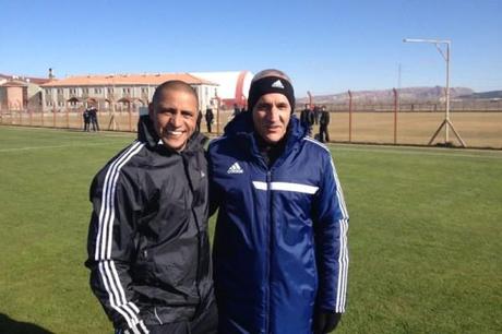 Carlos Lorenzana con Roberto Carlos en Sivasspor