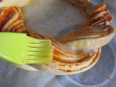 KRINGLE DE SOBRASADA Y MIEL. NARANJAS AMBER KRINGLE DE SOBRASADA Y MIEL. NARANJAS AMBER