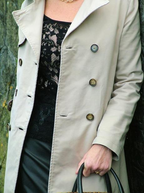 MIS LOOKS CON LUSSTRA - CAMISETA DE ENCAJE MIS LOOKS CON LUSSTRA - CAMISETA DE ENCAJE