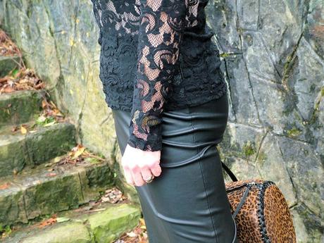 MIS LOOKS CON LUSSTRA - CAMISETA DE ENCAJE MIS LOOKS CON LUSSTRA - CAMISETA DE ENCAJE