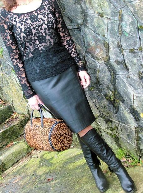 MIS LOOKS CON LUSSTRA - CAMISETA DE ENCAJE MIS LOOKS CON LUSSTRA - CAMISETA DE ENCAJE