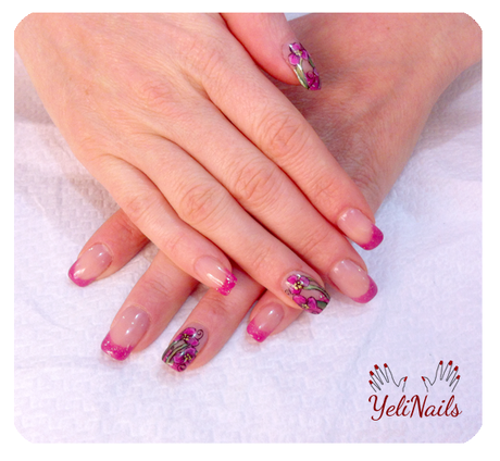 Nail art con flores / Propuesta para San Valentin.