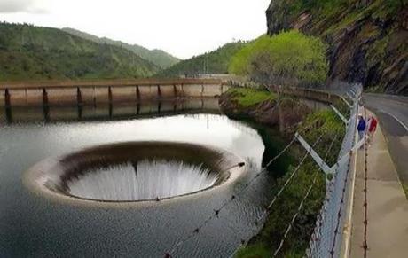 5-PRESA DE MONTICELLO DAM'S GRANDES MINAS Y PROFUNDAS FORMACIONES GEOLÓGICAS