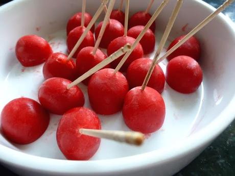 Suspiros de Cupido: Fresas, Cava y Oro