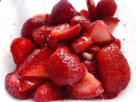 Suspiros de Cupido: Fresas, Cava y Oro