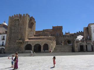 Torre de Bujaco que se encuentra adosada a la Ermita de la Paz. Torre de Bujaco que se encuentra adosada a la Ermita de la Paz.
