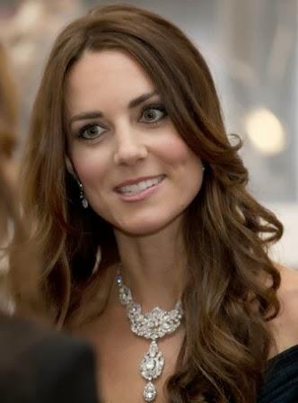 Kate Middleton de Jenny Packham y con las Joyas de la Corona