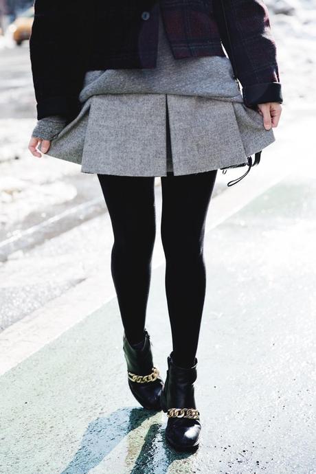 Skylight GRey_Skirt-Plaid_Jacket-Chain_Boots-Outfit-street_Style-29
